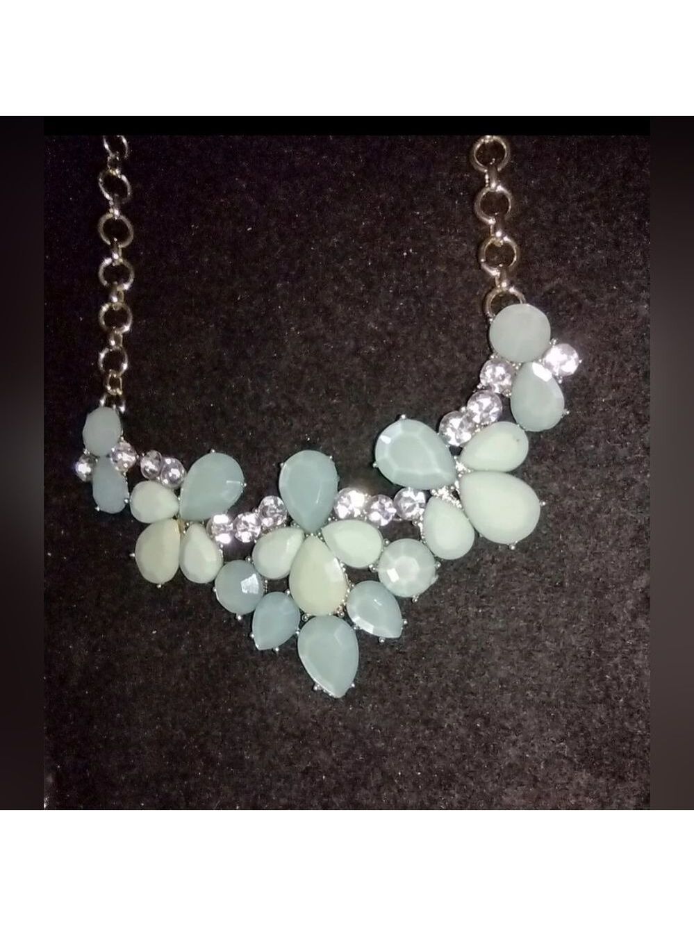 Mint Green Bib Necklace Faceted Lucite Teardrop Bead GoldTone Cluster 16" EUC